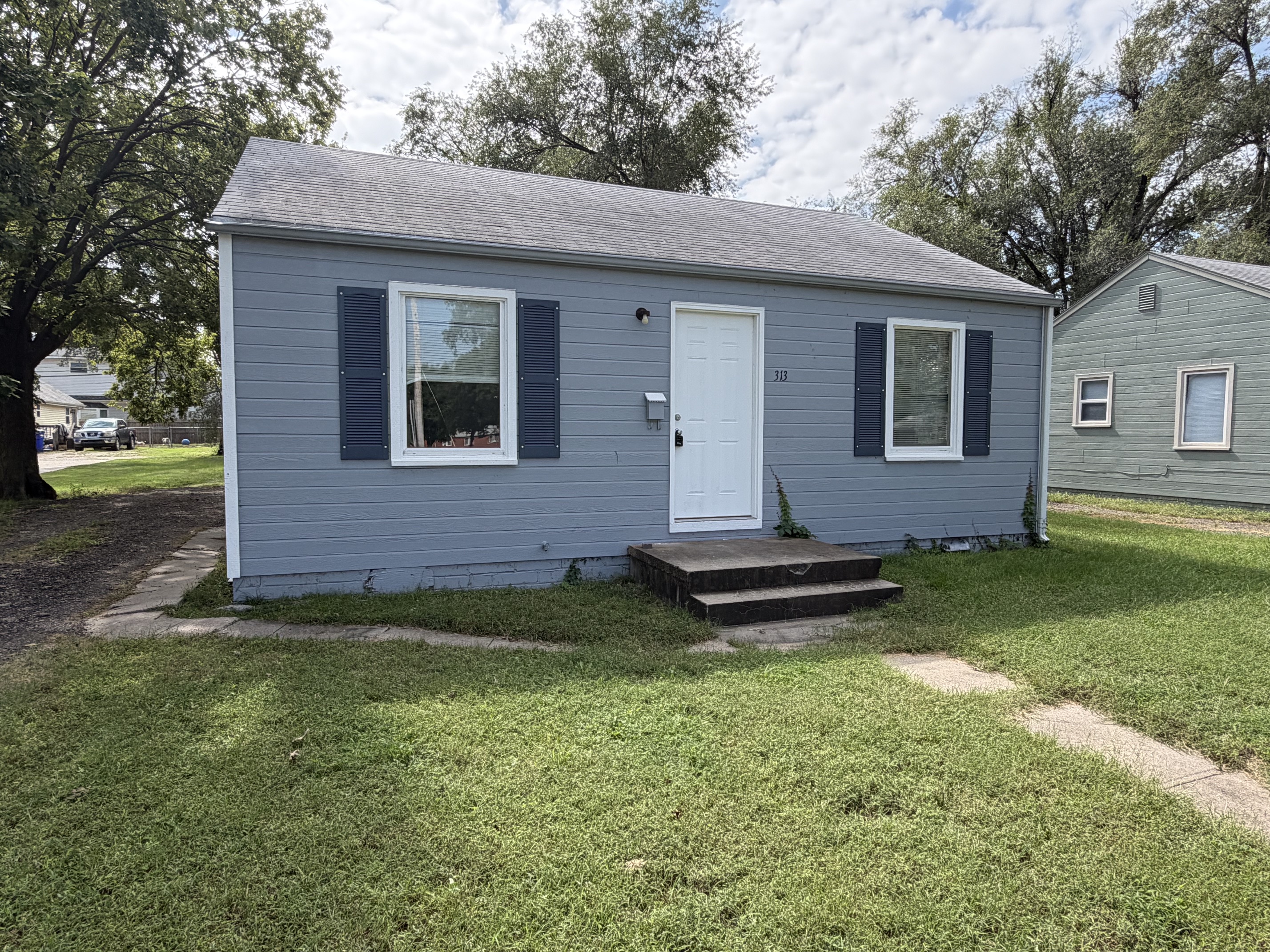 313 W 18th